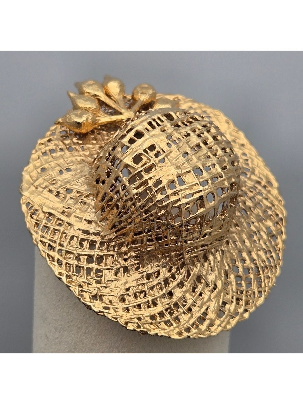 Straw Hat Brooch Basket Weave 👒 Vintage-Style Gold-Tone